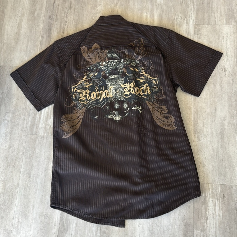Roar Button Down - Picture 4 of 5